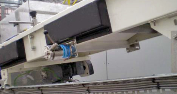 Excalibur Conveyor Belt Cleaner cleaning conveyor belt